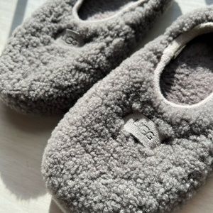 Gently used UGG fluffy wool and leather slippers gray size 8 women’s slip on